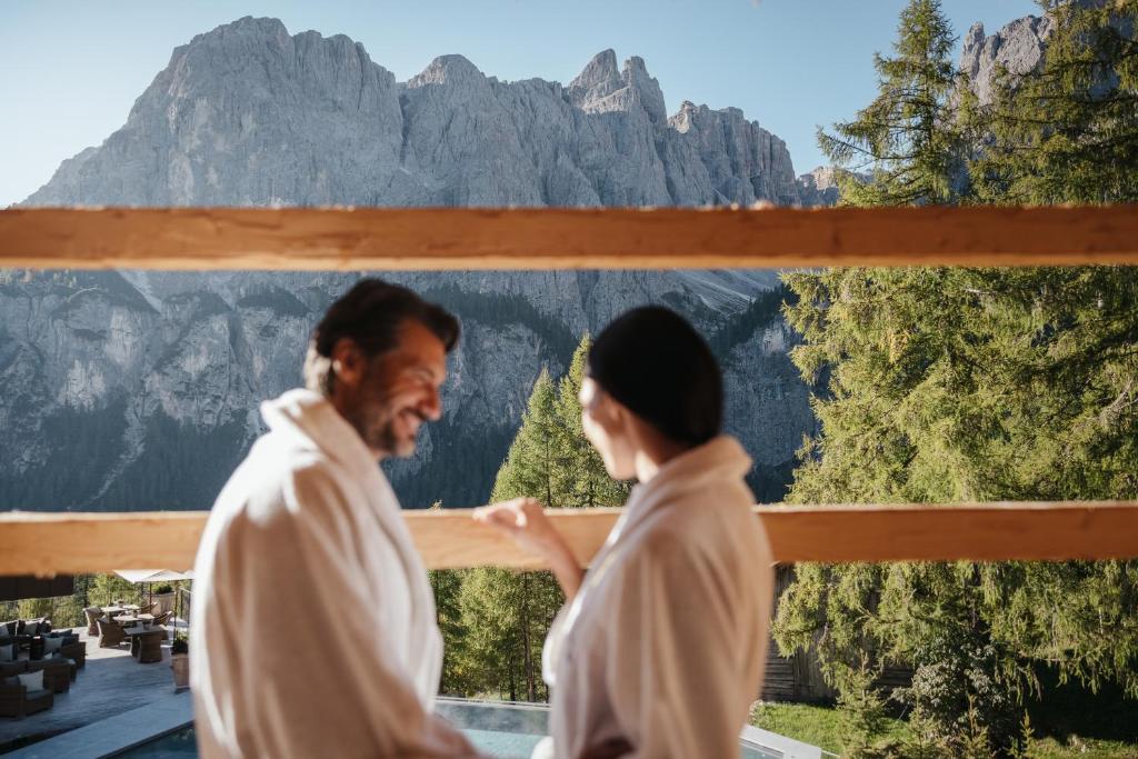 Nespecifikovaný výhled na hory nebo výhled na hory při pohledu z hotelu