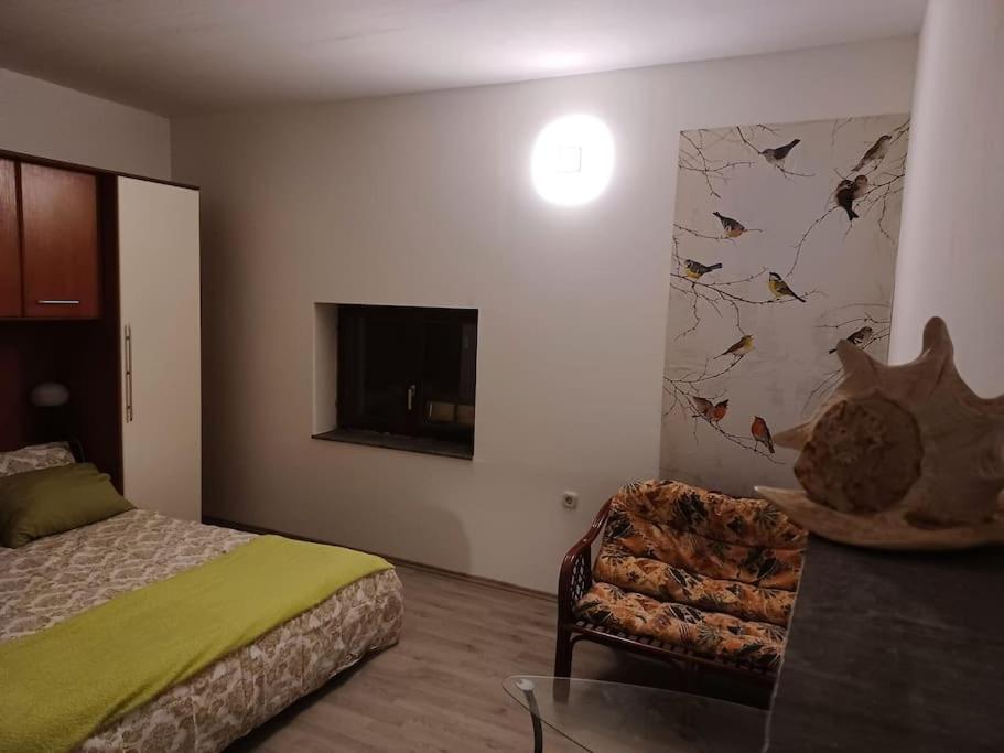 Posteľ alebo postele v izbe v ubytovaní Dalmatia Rustica comfortable one bedroom+fireplace