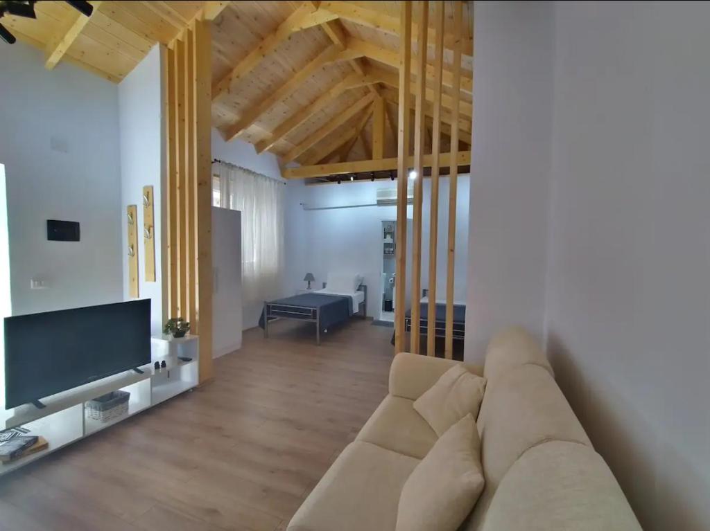 Μια τηλεόραση ή/και κέντρο ψυχαγωγίας στο My Home - Entire house in the center of Tirana