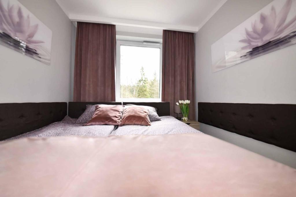 Łóżko lub łóżka w pokoju w obiekcie Apartament Leśny No 4 Blue