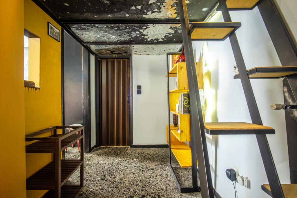 Fotografia z galérie ubytovania Stay-in-Art, Little Imaginary Apt, 20' to Acropolis v Aténach