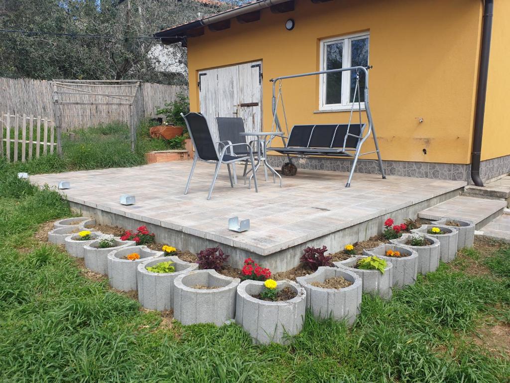 Zahrada ubytování GuestHouse Flora
