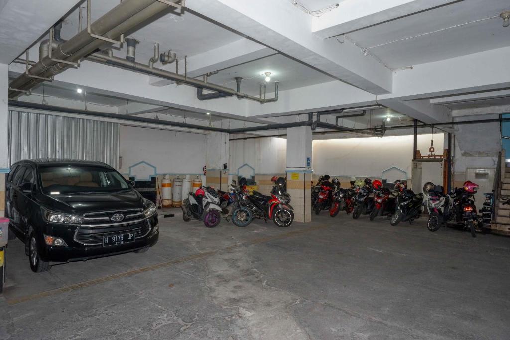 Fotografie z fotogalerie ubytování Urbanview Hotel Artama Simpang Lima by RedDoorz v destinaci Semarang