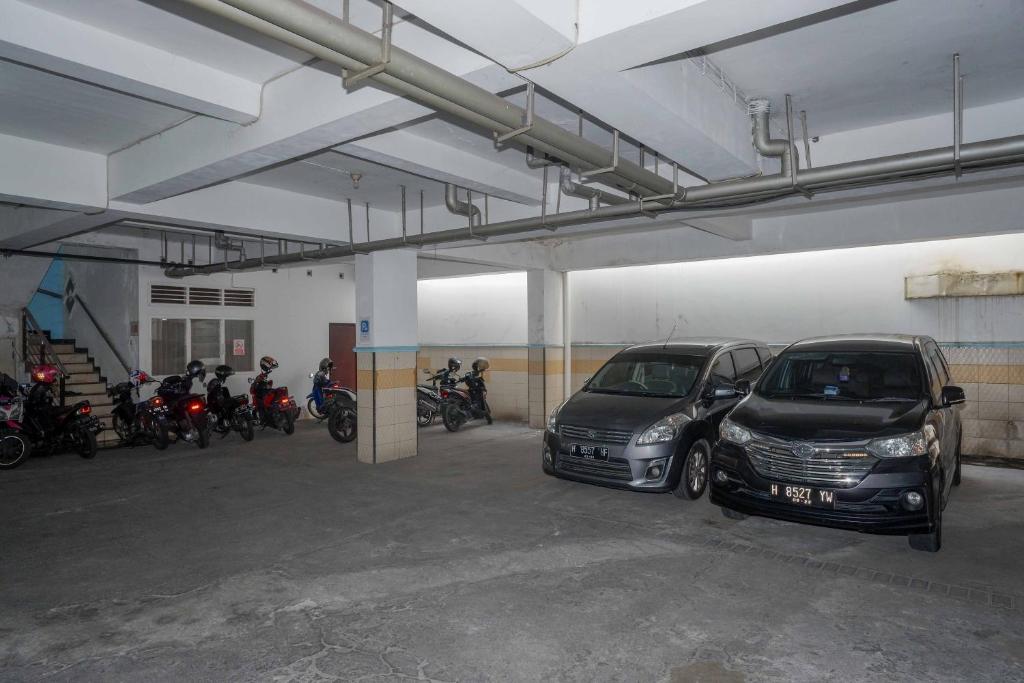 Fotografie z fotogalerie ubytování Urbanview Hotel Artama Simpang Lima by RedDoorz v destinaci Semarang
