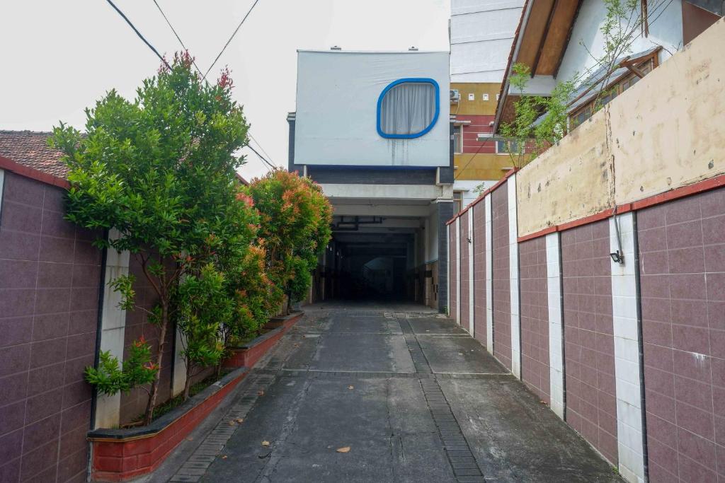 Fotografie z fotogalerie ubytování Urbanview Hotel Artama Simpang Lima by RedDoorz v destinaci Semarang