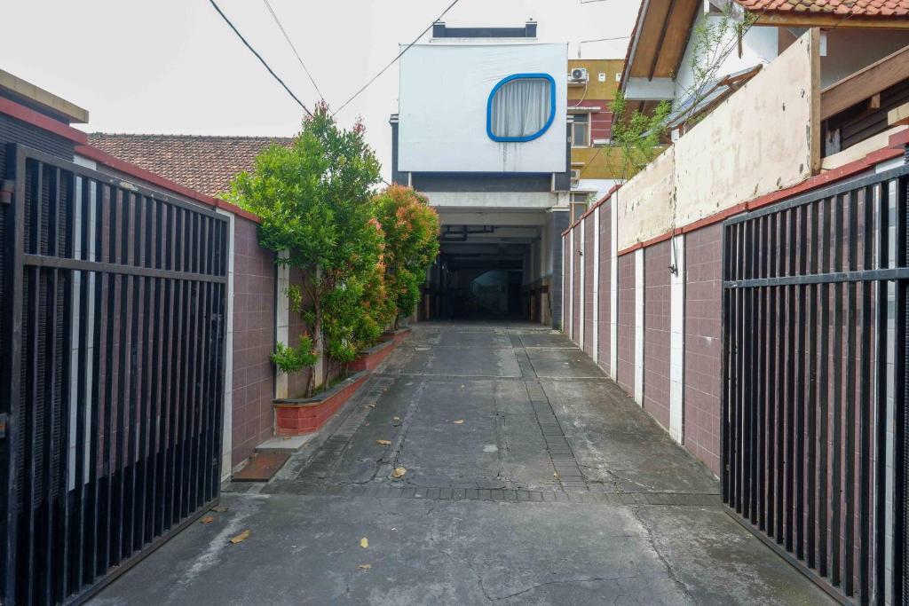 Fotografie z fotogalerie ubytování Urbanview Hotel Artama Simpang Lima by RedDoorz v destinaci Semarang
