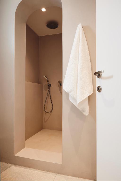 A bathroom at Kanala Studios