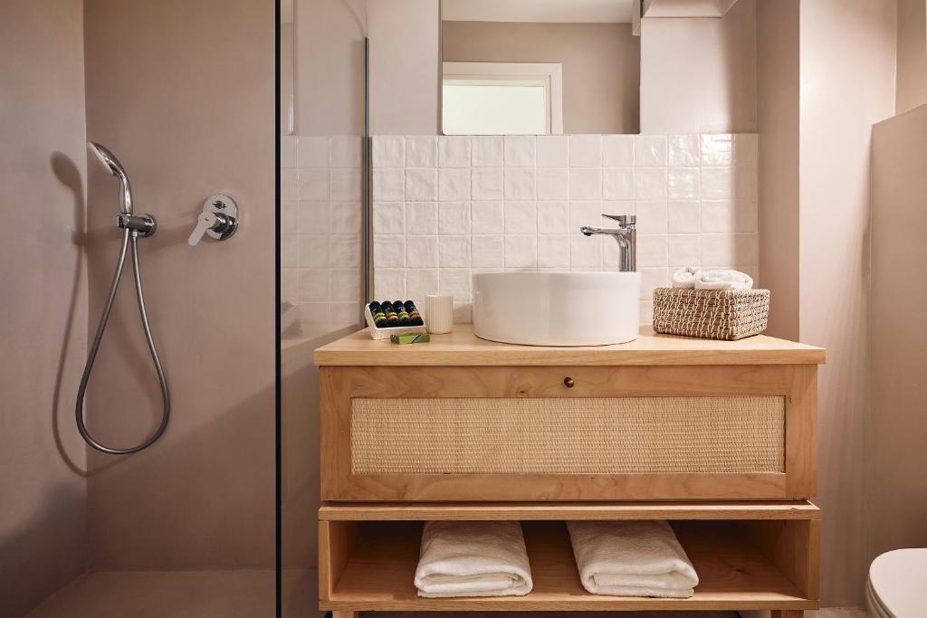 A bathroom at Kanala Studios