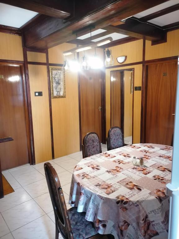 Rubin Apartman - One-Bedroom Apartment With Balcony - Second Floor