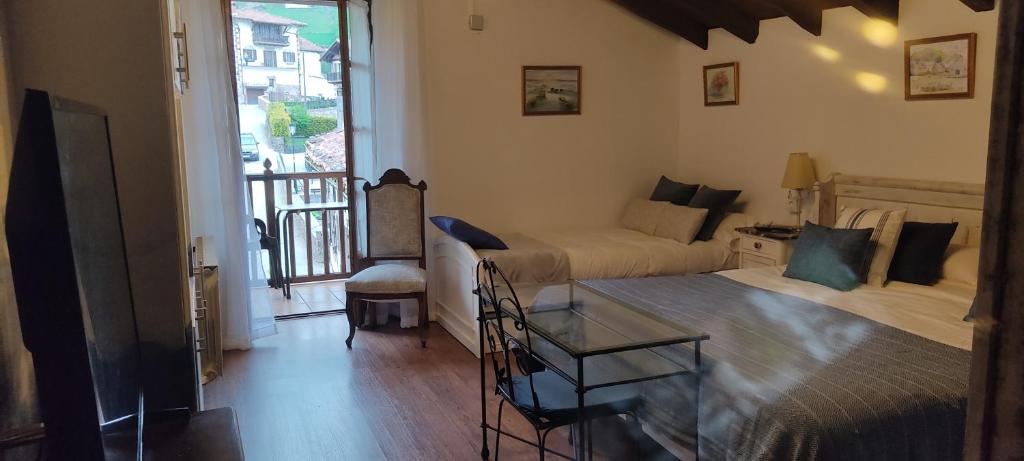 reservar en Hostal Mendaurpe
