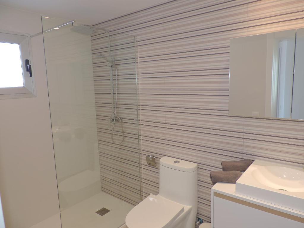 Los Gracioseros 211 - 2 Beds - 1st Floor - Air-Con - UK TV ...
