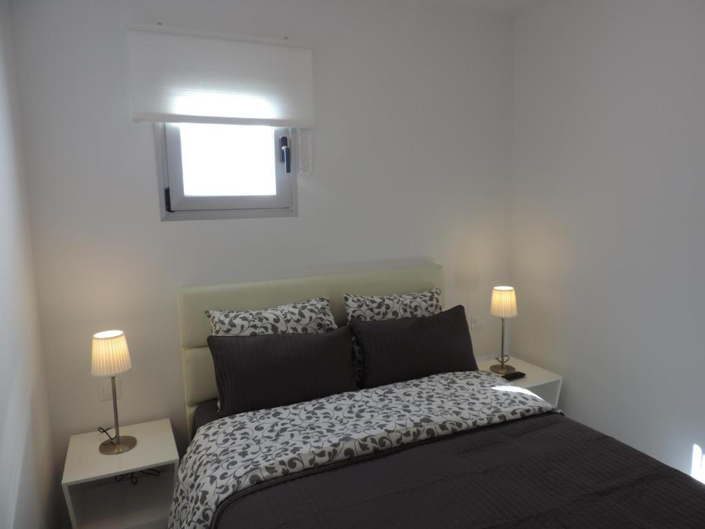 Los Gracioseros 211 - 2 Beds - 1st Floor - Air-Con - UK TV ...