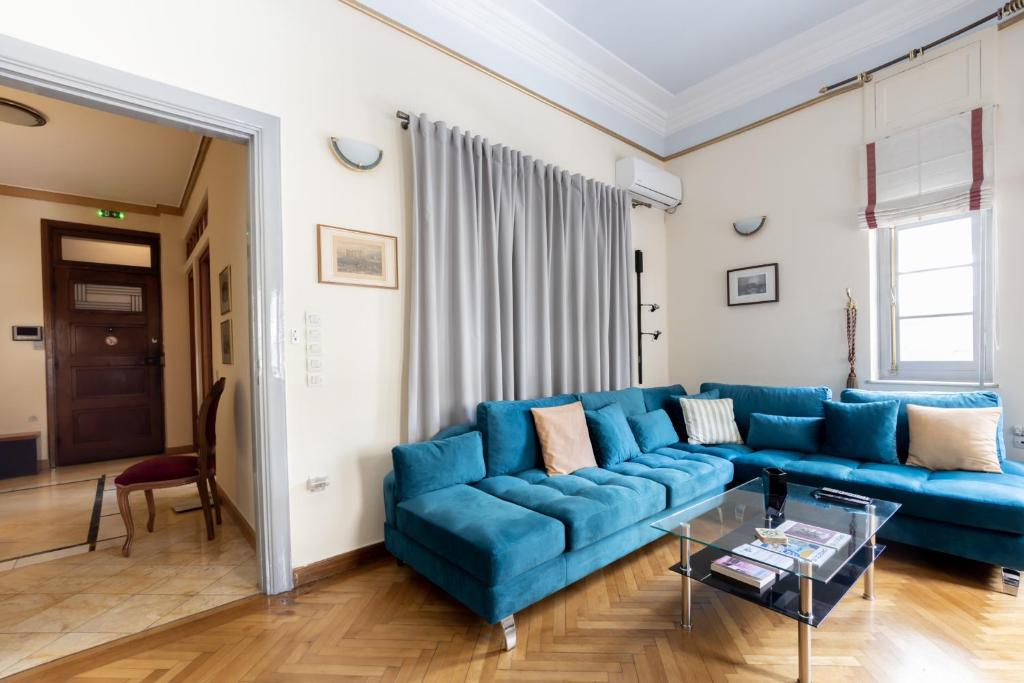 Posedenie v ubytovaní Ideal 4 bdr Apartment in Plaka for 10!