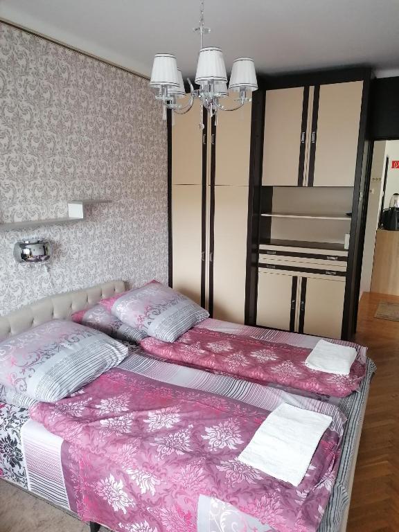 Rubin Apartman - Two-Bedroom Apartment With Balcony - First Floor