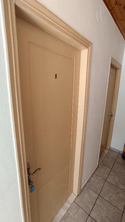 Zdjęcie z galerii obiektu Angelos Rooms w mieście Mitylena