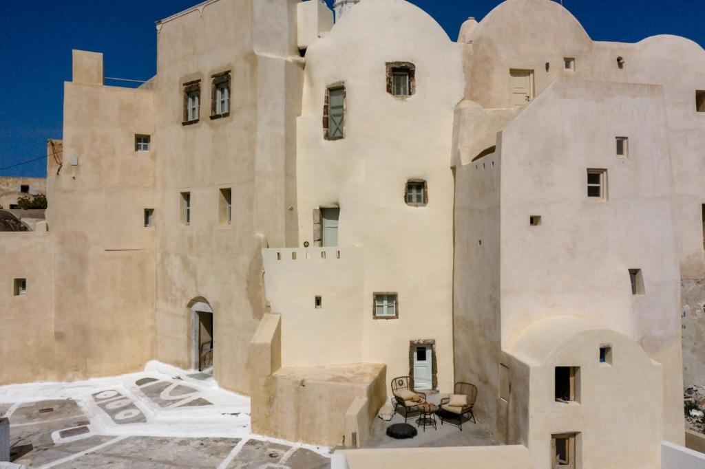 Gallery image of Exi Castle Suites in Emporio Santorini