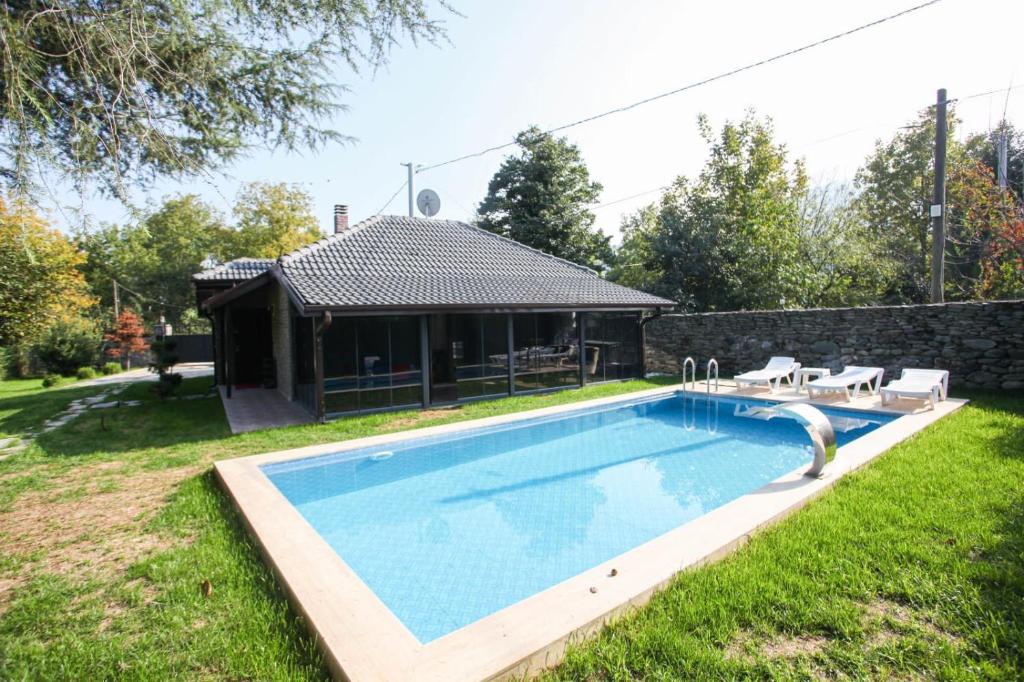 Amazing Villa with Pool Surrounded by Nature in Sapanca