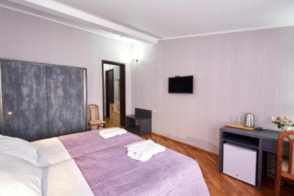 Hotel Antique - Double Or Twin Room