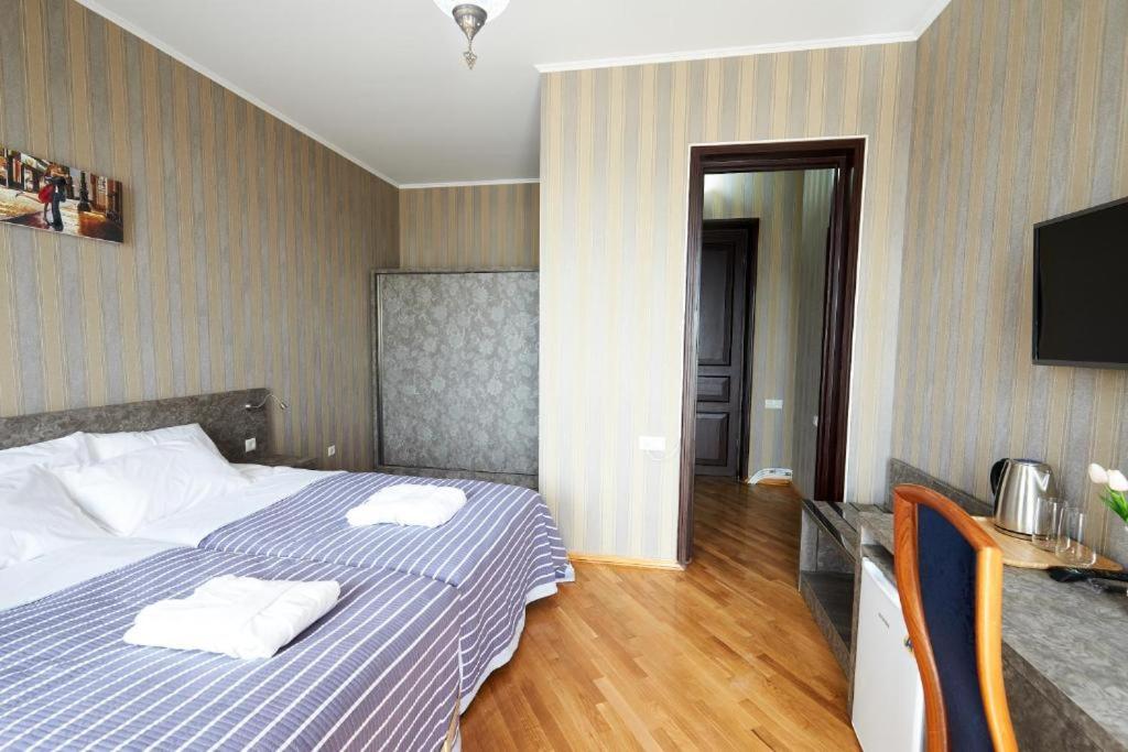 Hotel Antique - Twin Room With City View