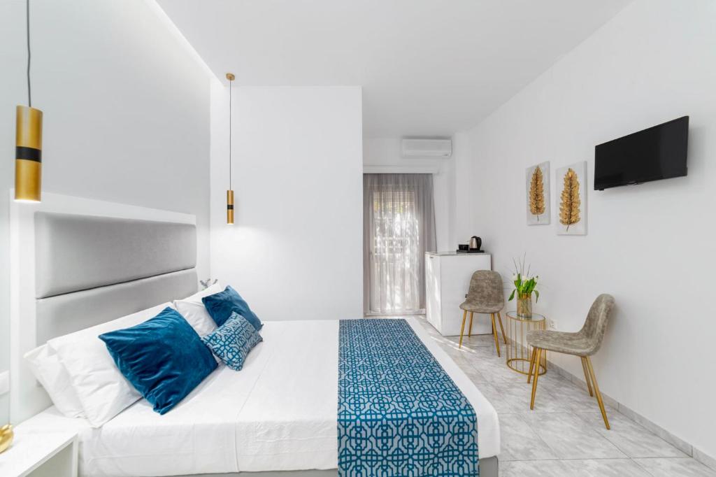 TV a/nebo společenská místnost v ubytování Roxani Hotel
