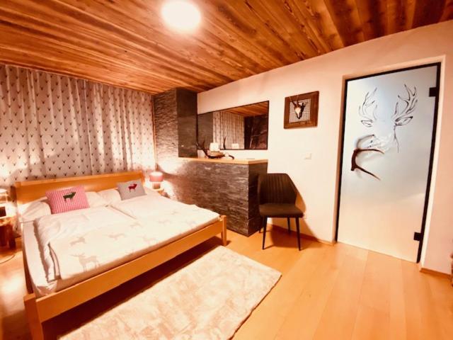 Postel nebo postele na pokoji v ubytování Wilderer Suiten Mariazell