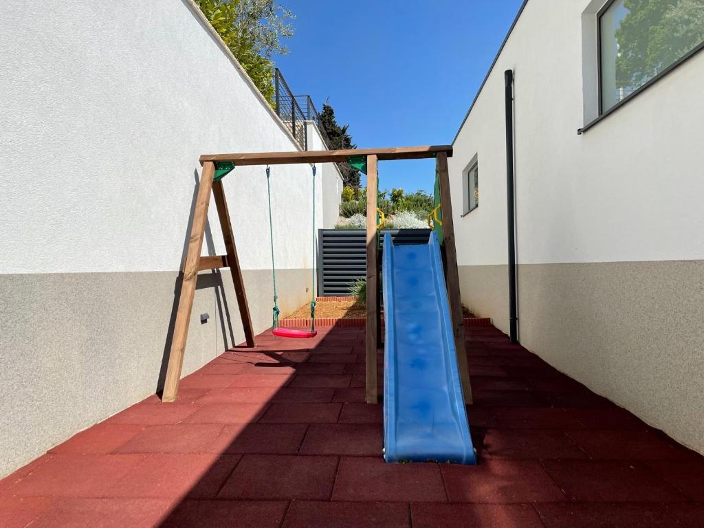 Herní místnost nebo prostor pro děti v ubytování Villa Gust, sea view, pool, jacuzzi, sauna, cinema