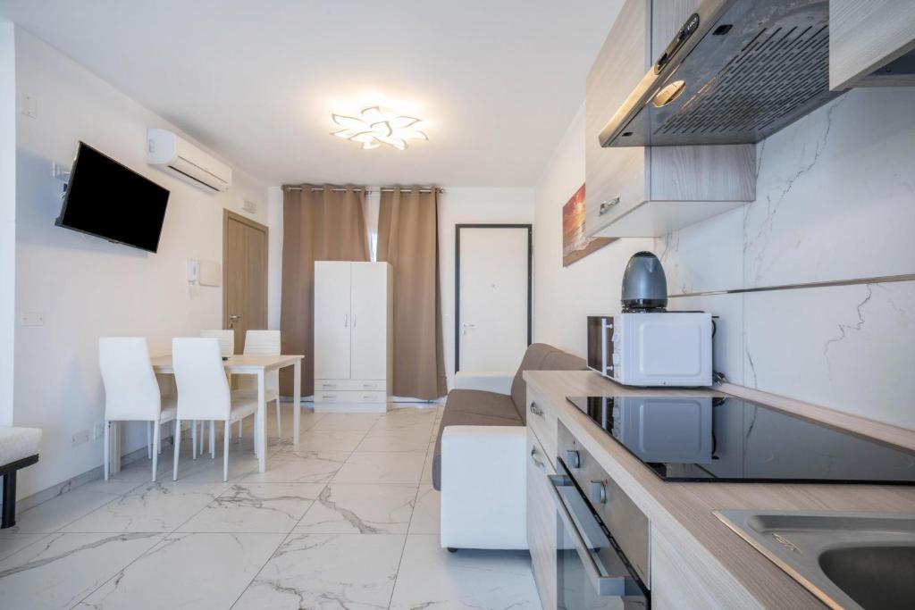 A kitchen or kitchenette at Planet Suite 103