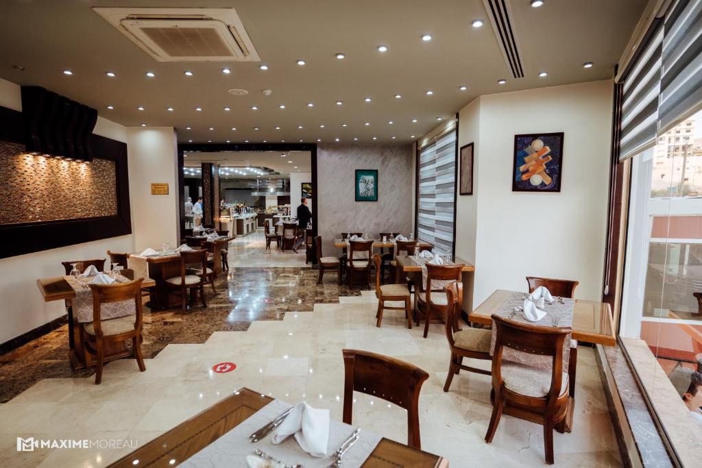 Posezení v ubytování Petra Moon Hotel