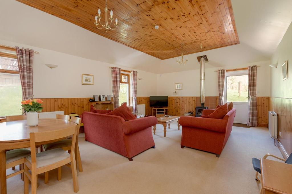 Posezení v ubytování Doonans Cottage