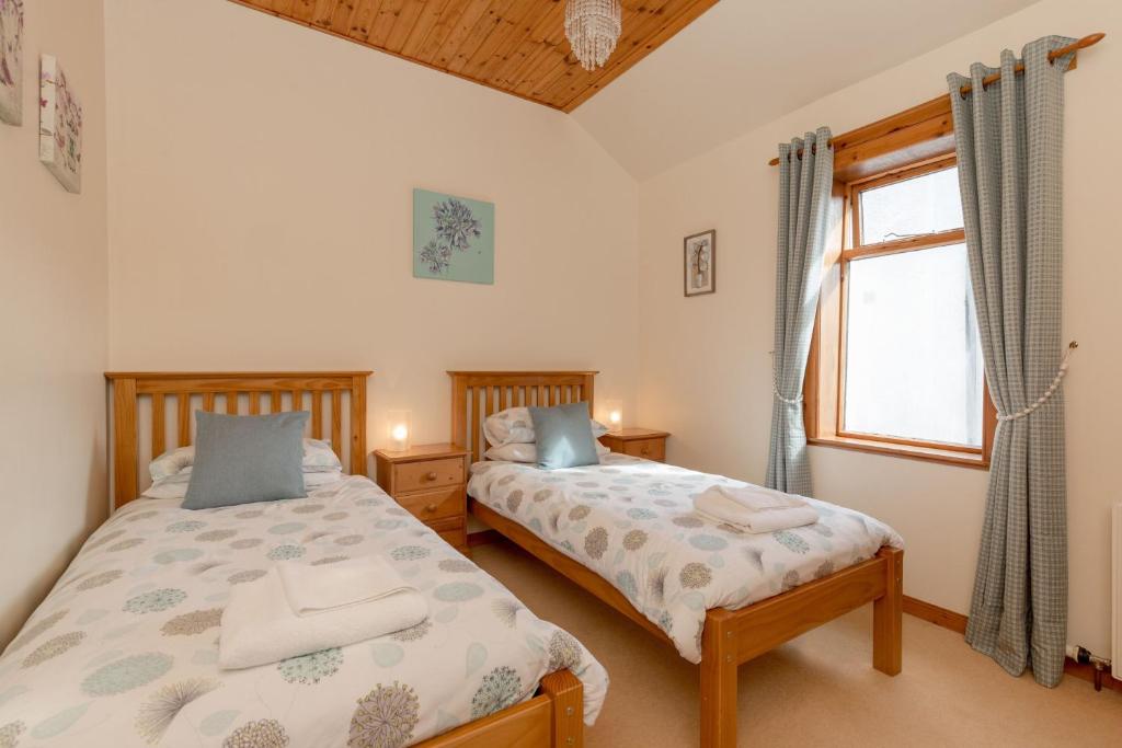 Postel nebo postele na pokoji v ubytování Doonans Cottage
