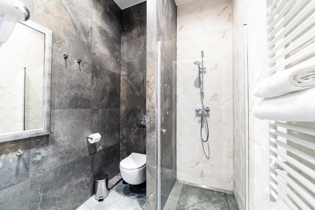 MILU Apartments Kurkowa, آژانس هواپیمایی آسمان سپید