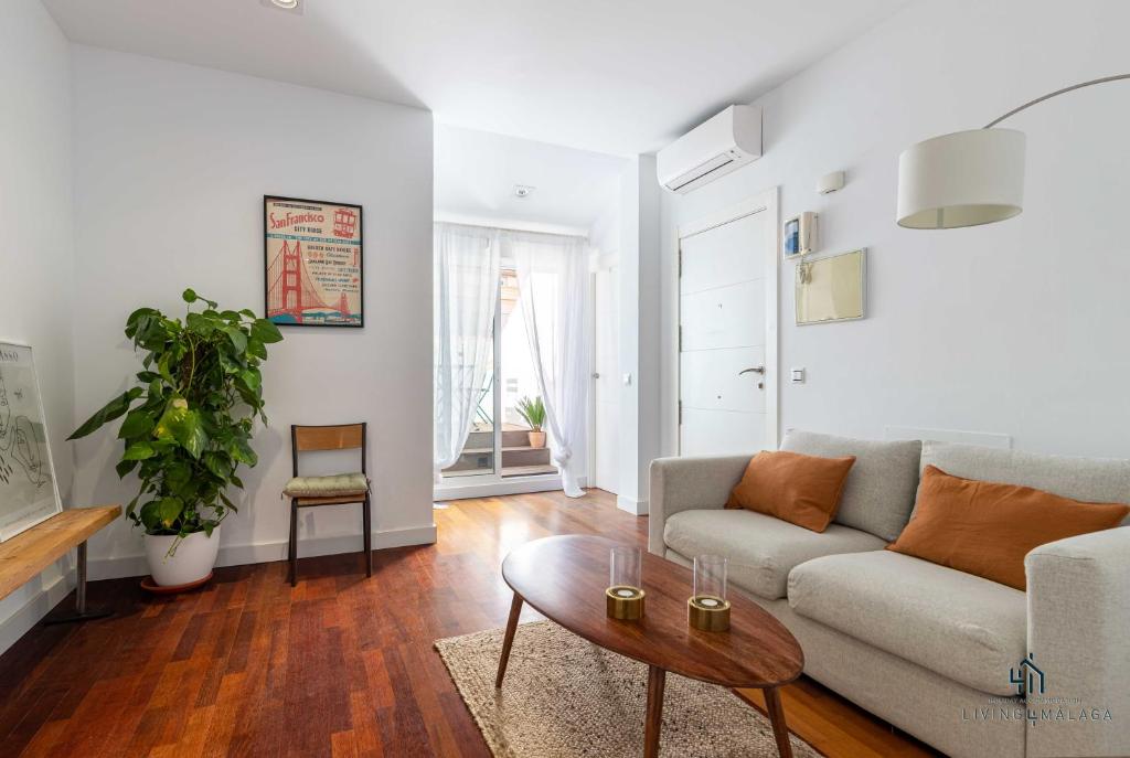 Posedenie v ubytovaní Living4Malaga Suite Flamingo Apartment