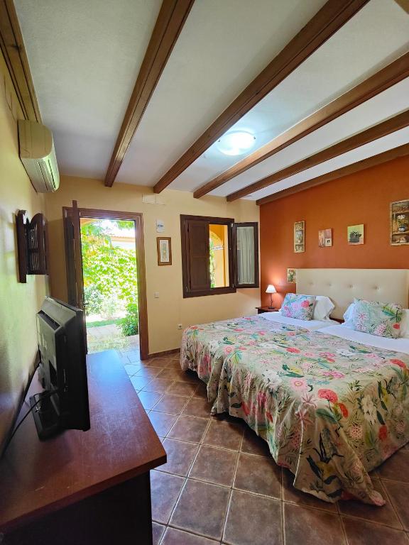 Postel nebo postele na pokoji v ubytování Hotel Doñana Blues