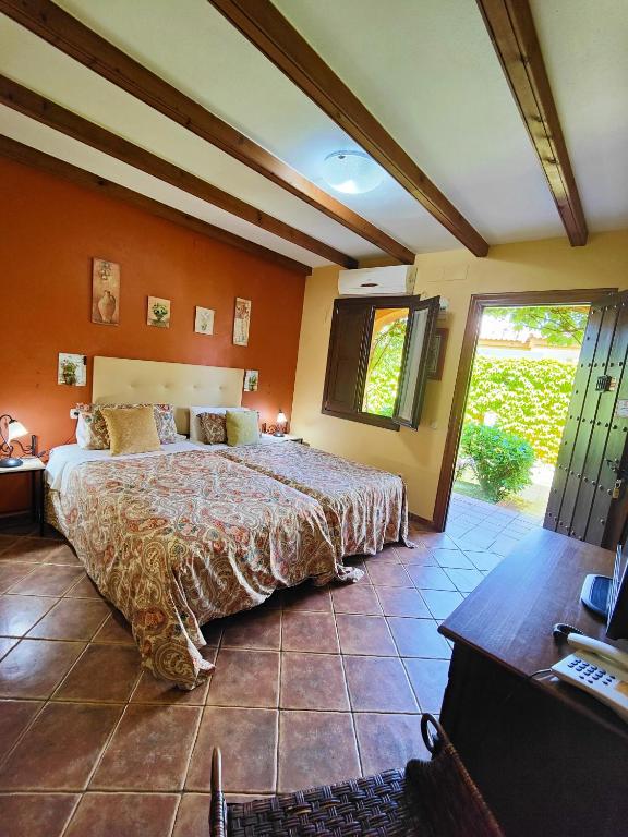 Postel nebo postele na pokoji v ubytování Hotel Doñana Blues