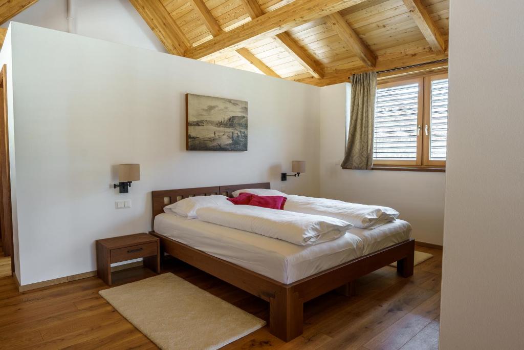 Postel nebo postele na pokoji v ubytování Weinhaus Nigl - Hotel, Restaurant und Spa