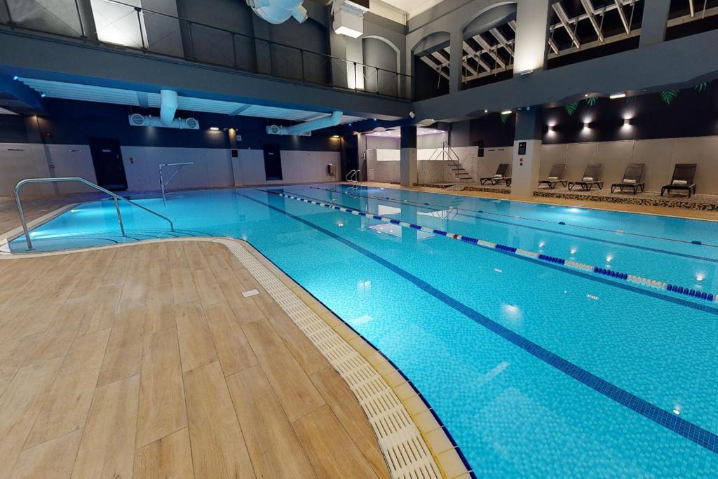 Bazén v ubytování Village Hotel Maidstone nebo v jeho okolí