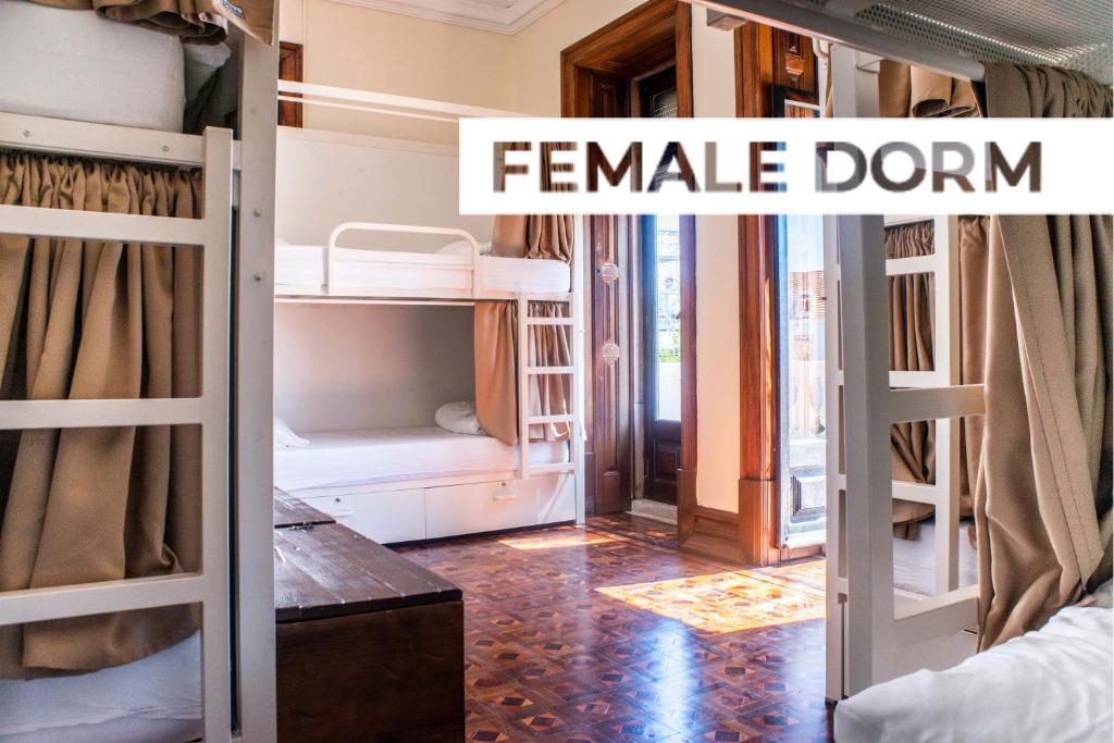 Sant Jordi Hostels Lisbon photo