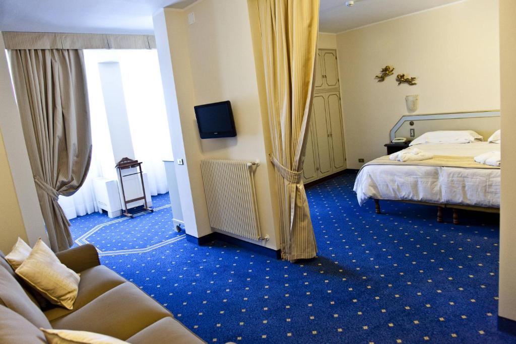 Telewizja i/lub zestaw kina domowego w obiekcie Abano Ritz Hotel Terme