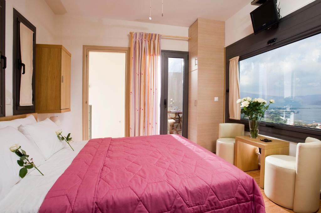 Postel nebo postele na pokoji v ubytování Elounda Solfez Villas