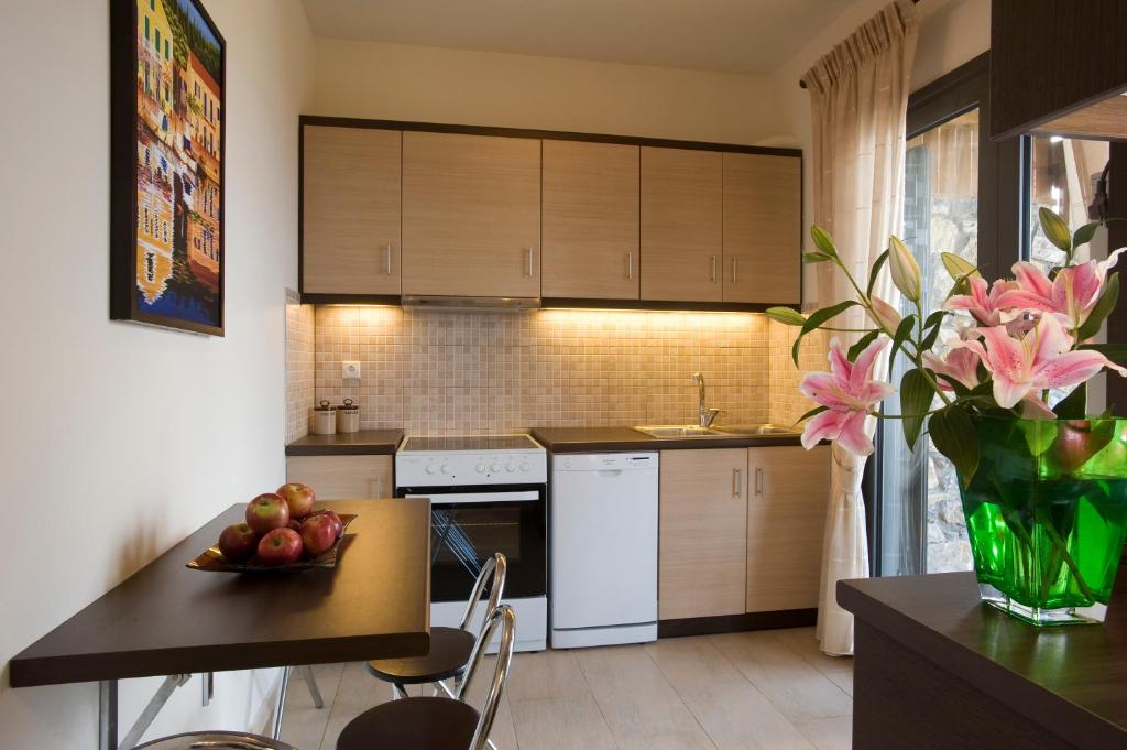 Kuchyň nebo kuchyňský kout v ubytování Elounda Solfez Villas