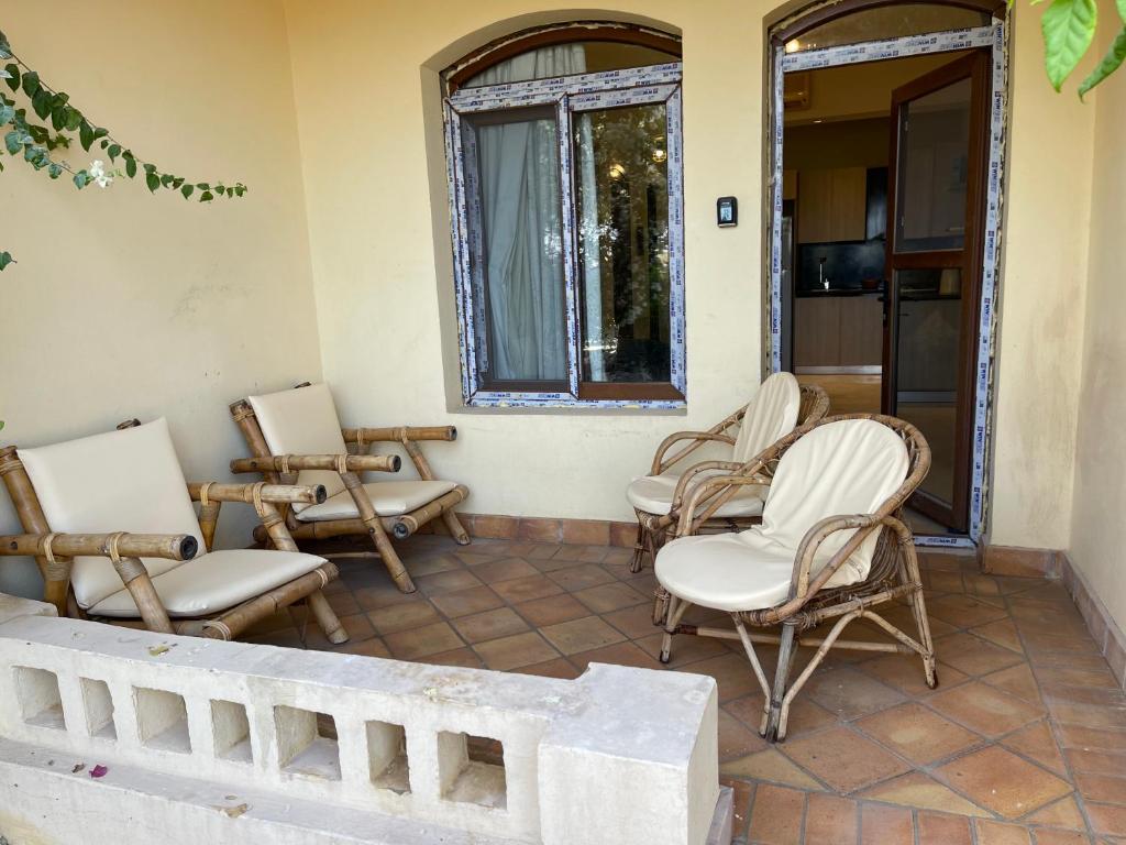 Posezení v ubytování El Gouna 1 Bedroom Apartment west golf ground floor