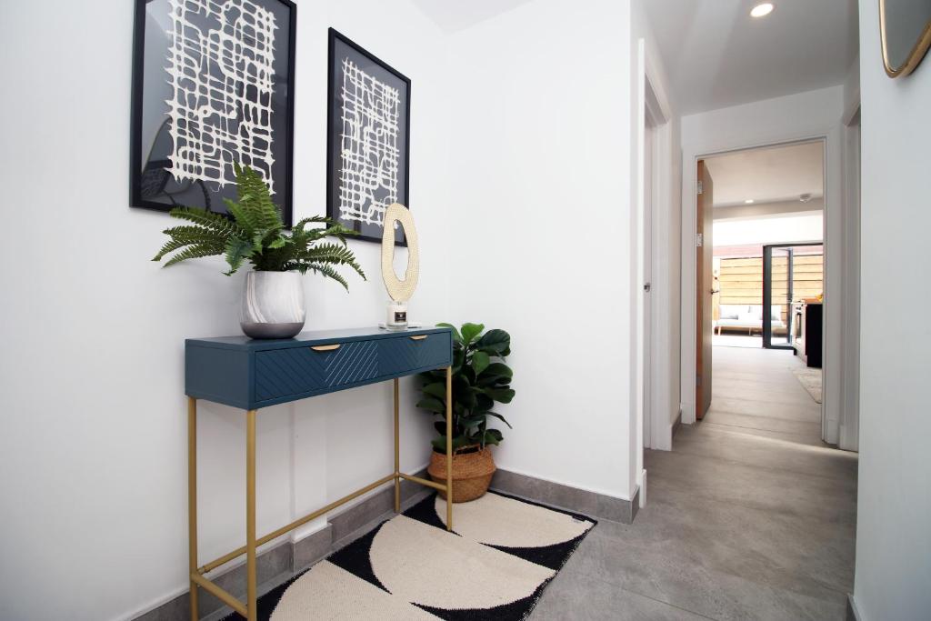 NEW Spacious 2 Bed Getaway - Private Courtyard! - Underfloor Heating - Hizvo