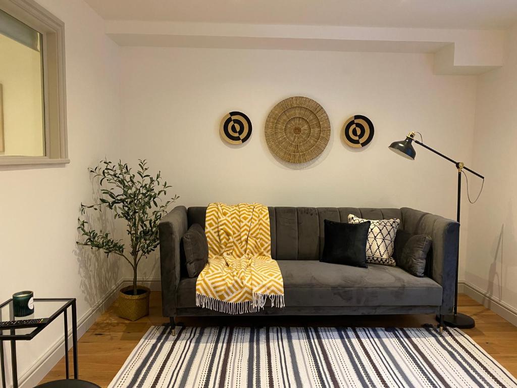 Hounds Gate Luxury Apartments by 1508 Stays - One-Bedroom Apartment