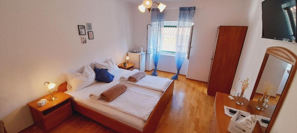 Pansion Ivan & Ivana - 9