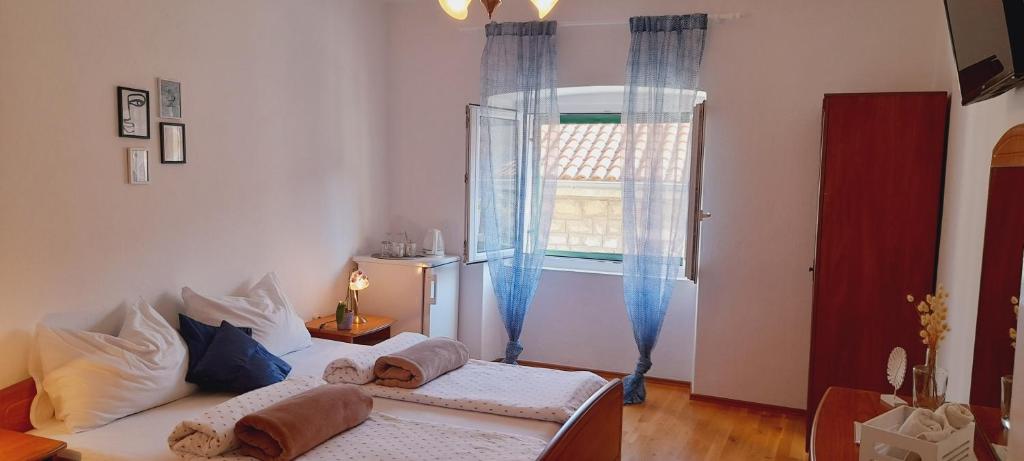 Pansion Ivan & Ivana - 3