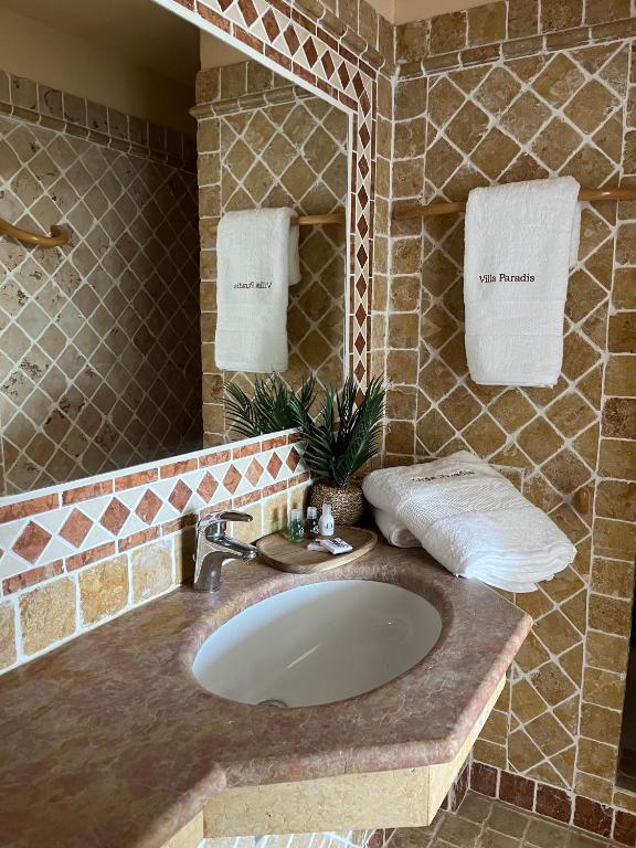 Villa Paradis - Chambre Double De Luxe Avec Vue Latérale Sur Mer