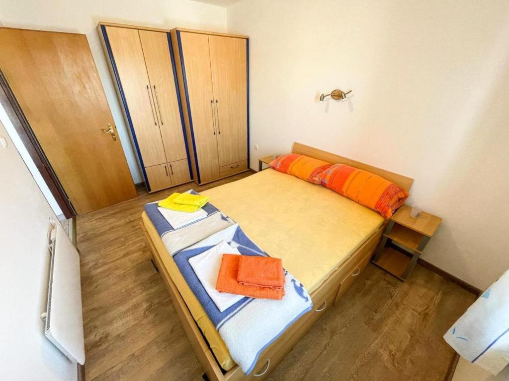 Posteľ alebo postele v izbe v ubytovaní Charming apartment in Jadranovo with sea view - 35 m²