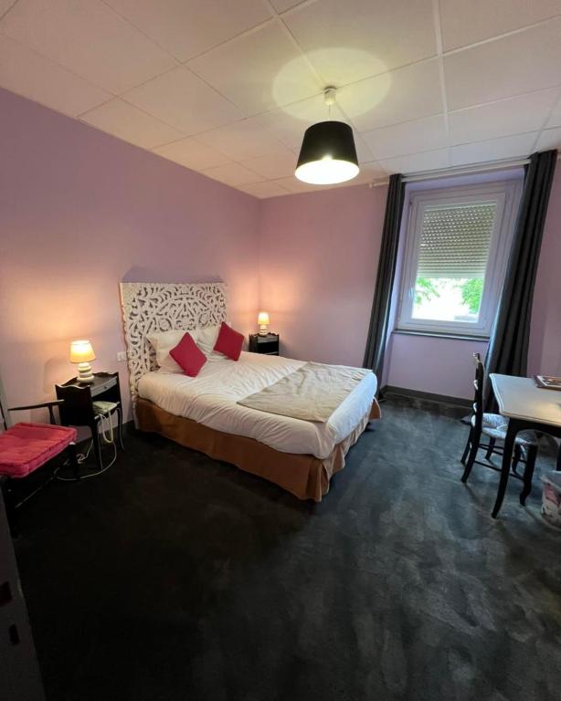 Logis Hôtel-Restaurant Les Voyageurs - Standard Double Room