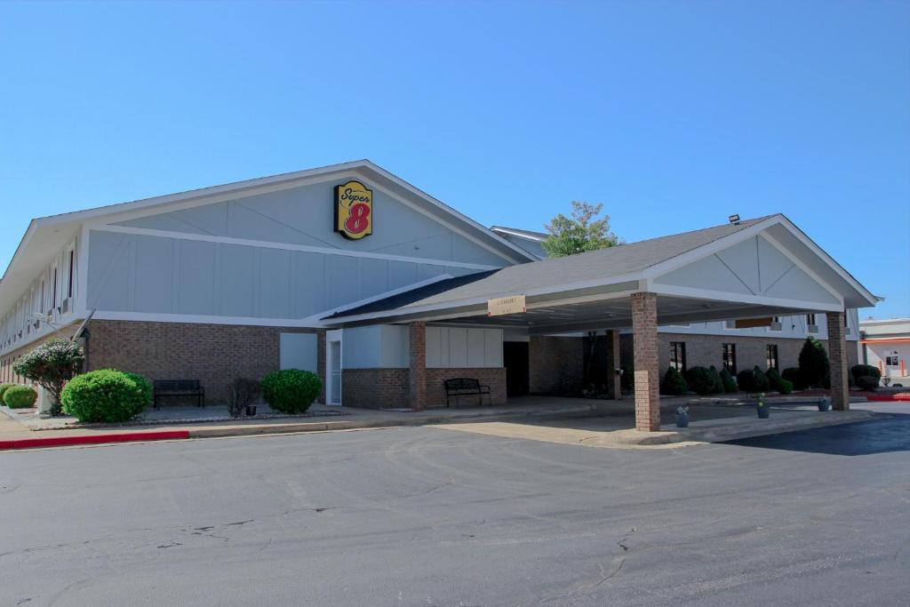 Gallery image of Super 8 by Wyndham Harrison AR in Harrison