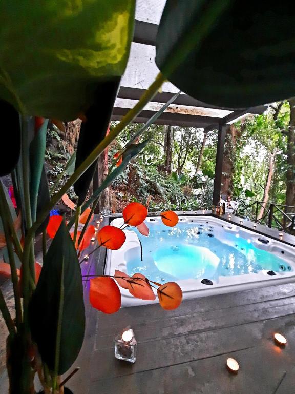 a jacuzzi tub in a garden with flowers at Villa Roca Boutique Resort & Suites - ADULT ONLY in Manuel Antonio